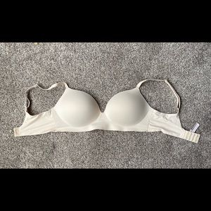 Victoria’s Secret incredible wireless bra 36d